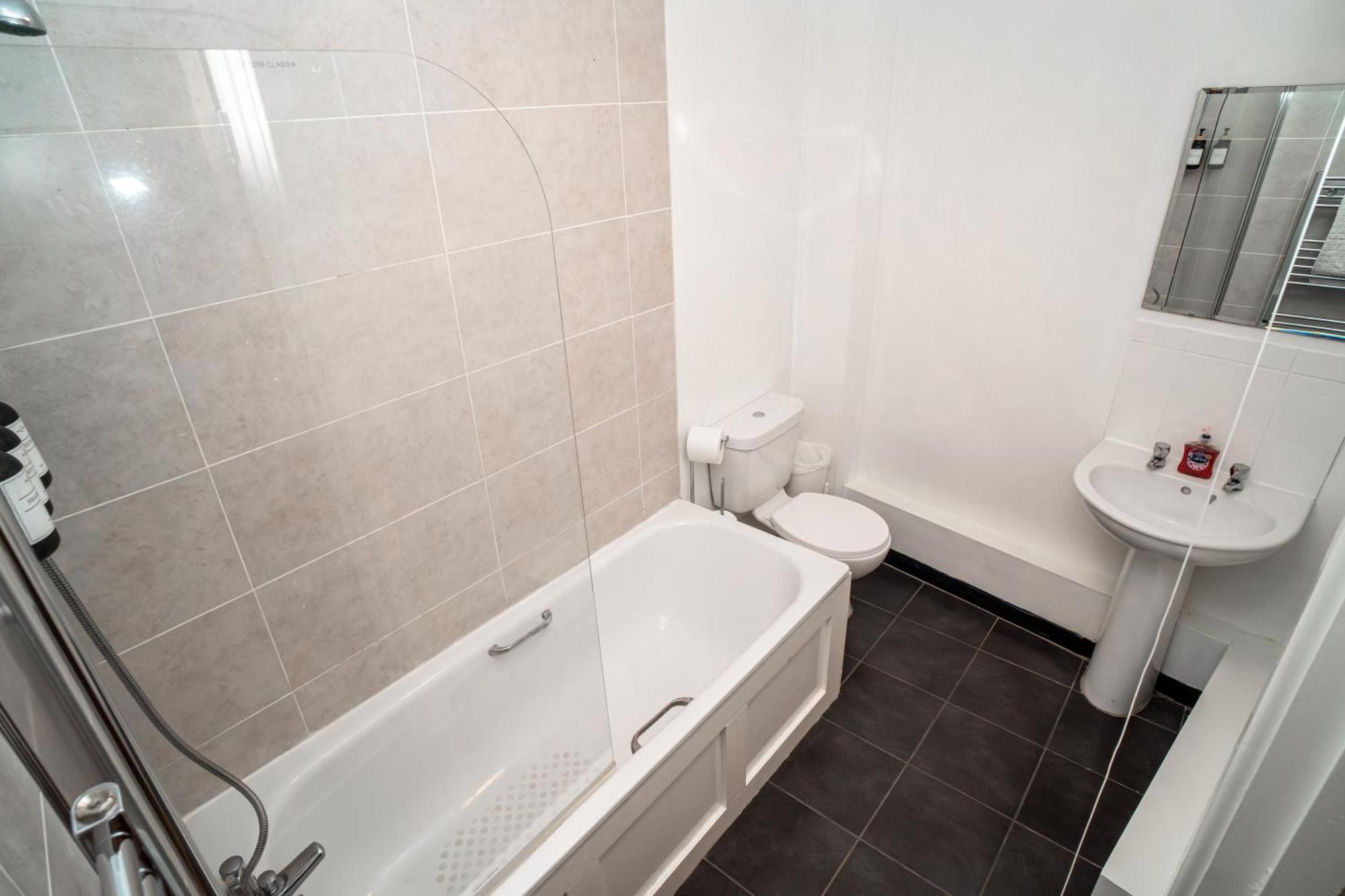 3 Bedroom Central Apartment In Belfast City Centre Zewnętrze zdjęcie