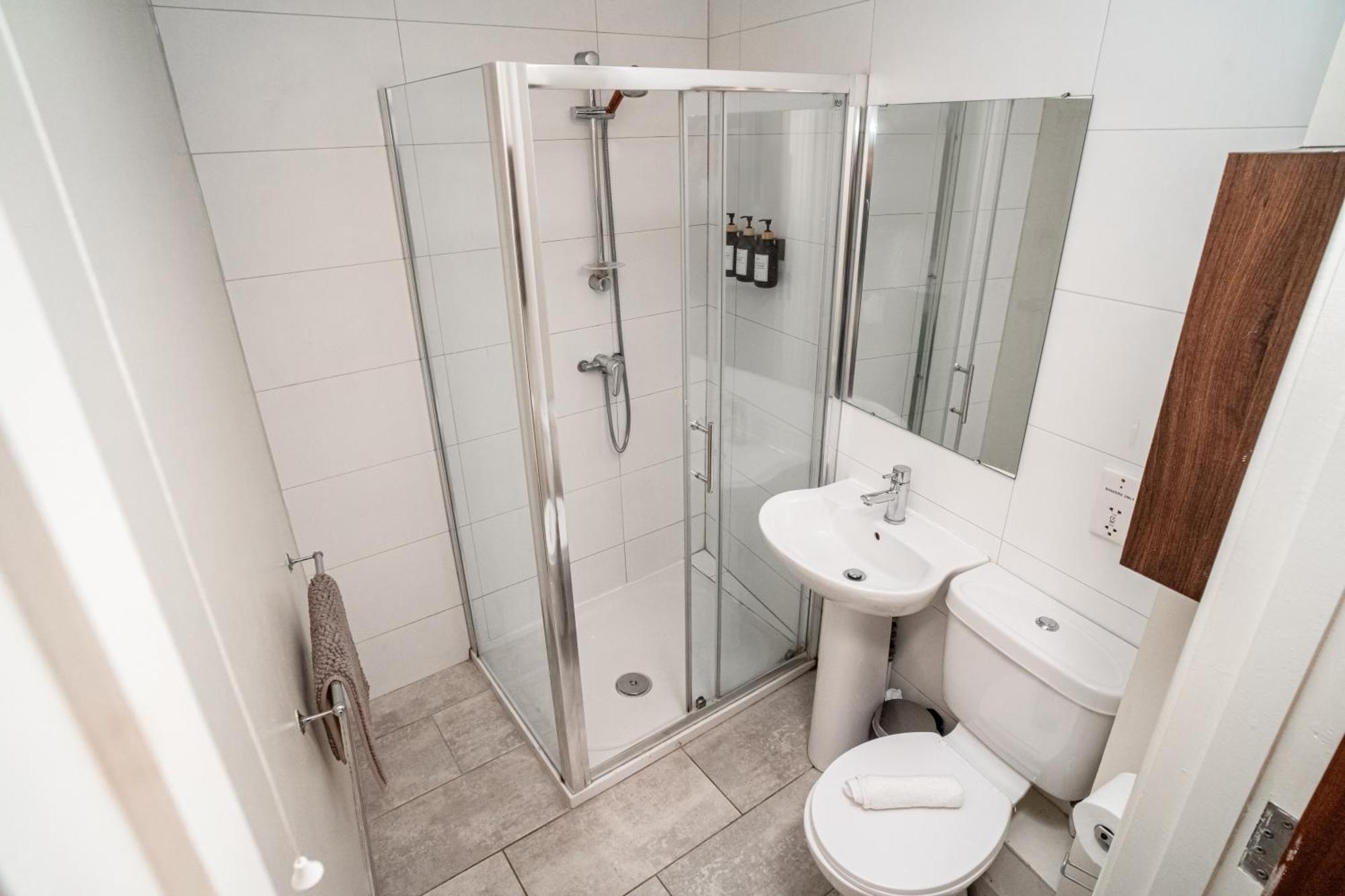 3 Bedroom Central Apartment In Belfast City Centre Zewnętrze zdjęcie